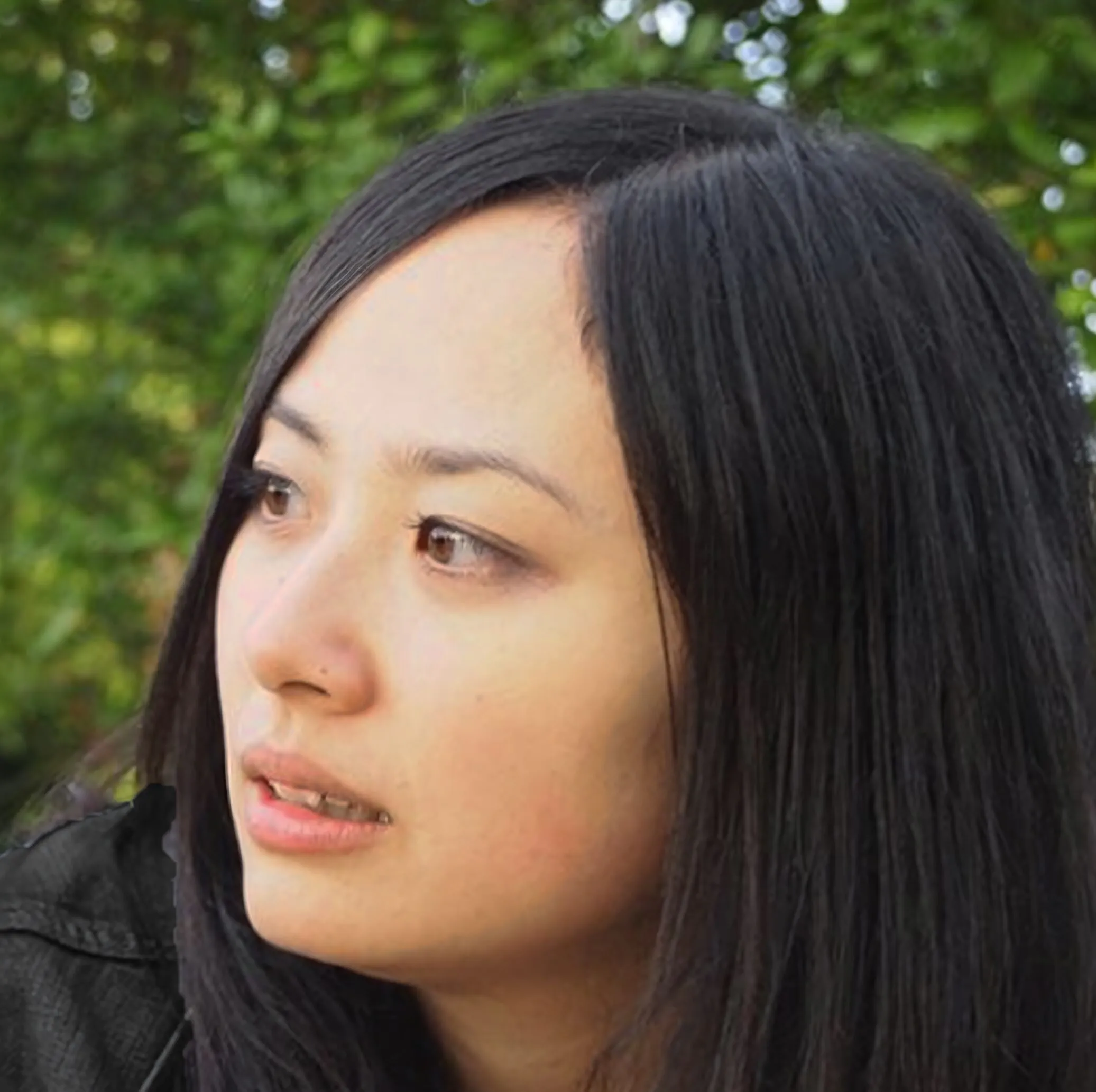 Kaori Sakai pose pour une photo promotionnelle